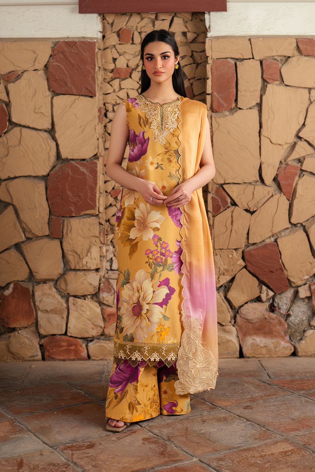 IZNIK patches with VOIL Print Dupatta