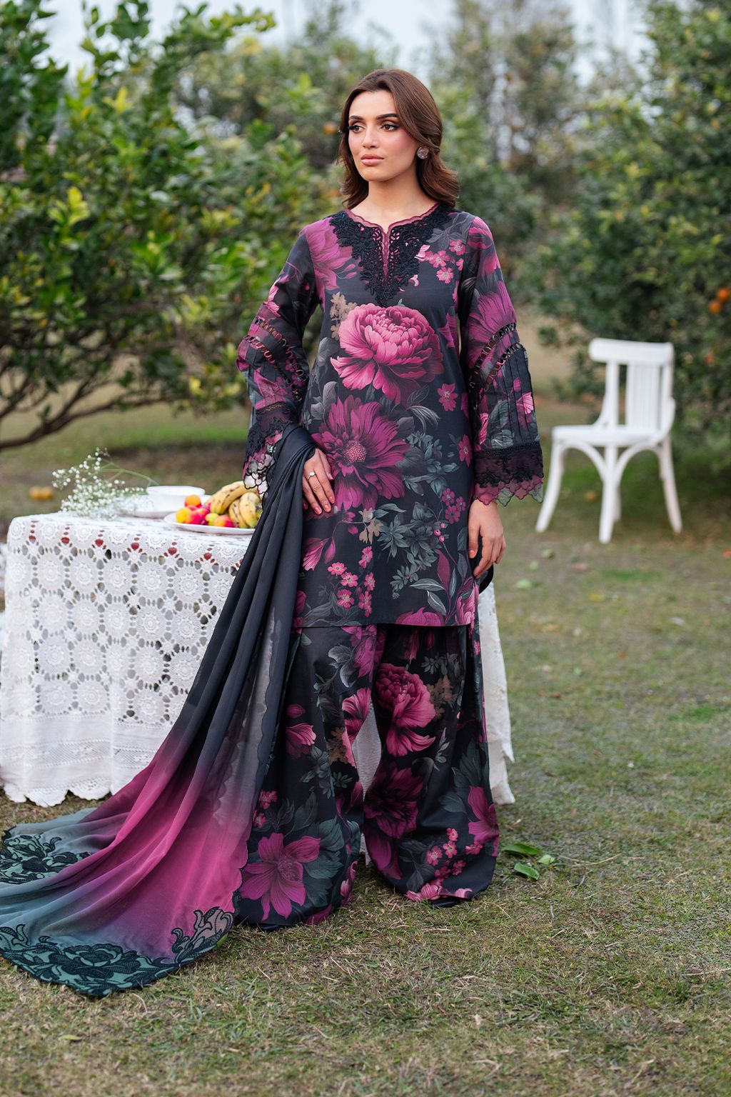 IZNIK patches with VOIL Print Dupatta